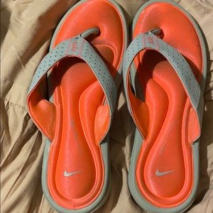 nike flip flops